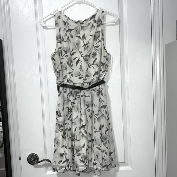 FLORAL PATTERN FOREVER 21 DRESS, SIZE L - Picture 2 of 2